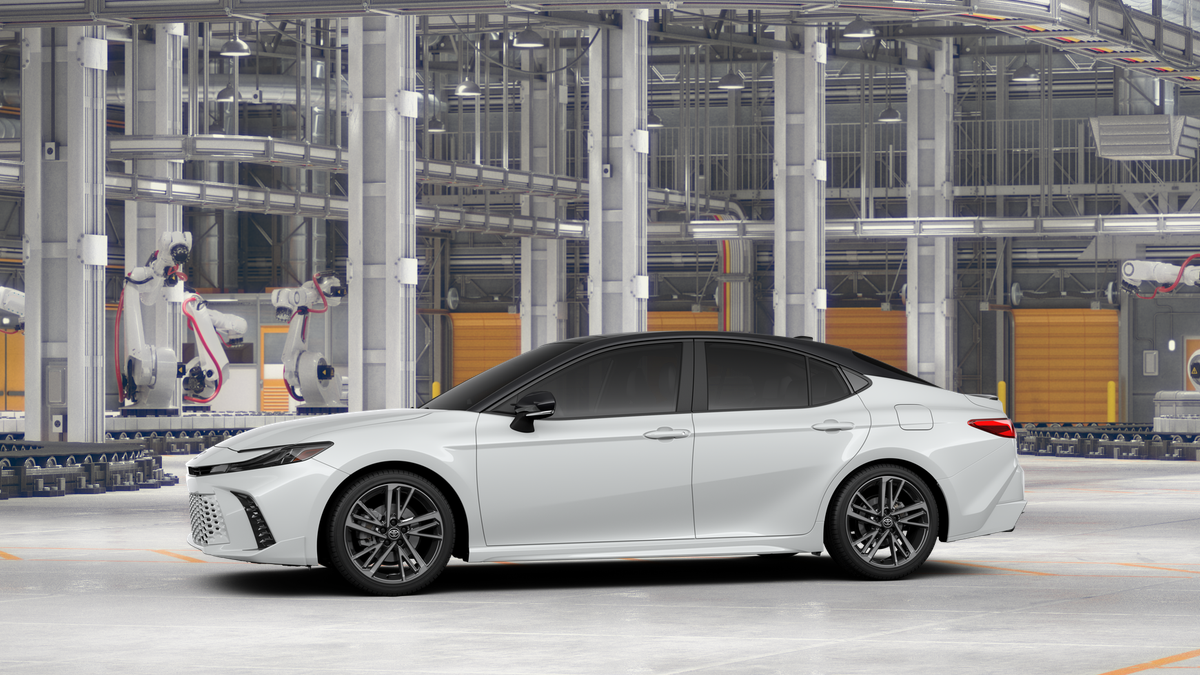 New 2026 Wind Chill Pearl with Midnight Black Metallic roof Toyota XSE image 3