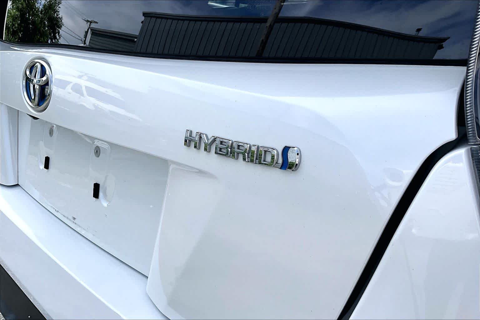 Used 2017 Blizzard Pearl Toyota Two image 10
