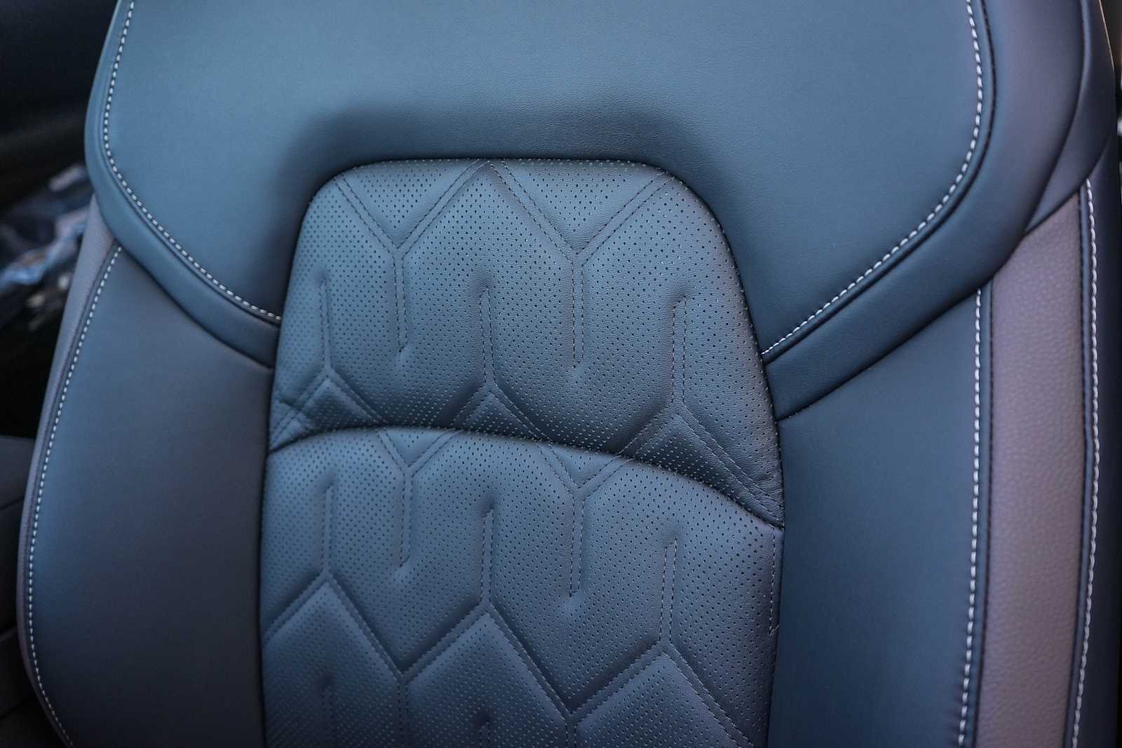 New 2026 Everest White Pearl TriCoat Nissan Platinum image 28