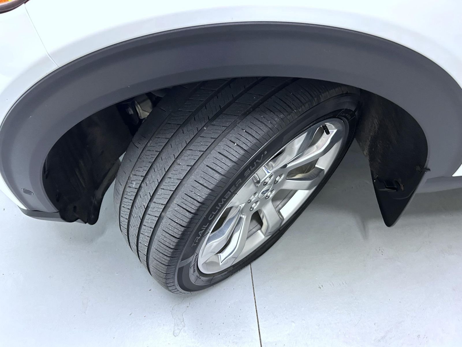 Used 2020 White Ford Platinum image 24