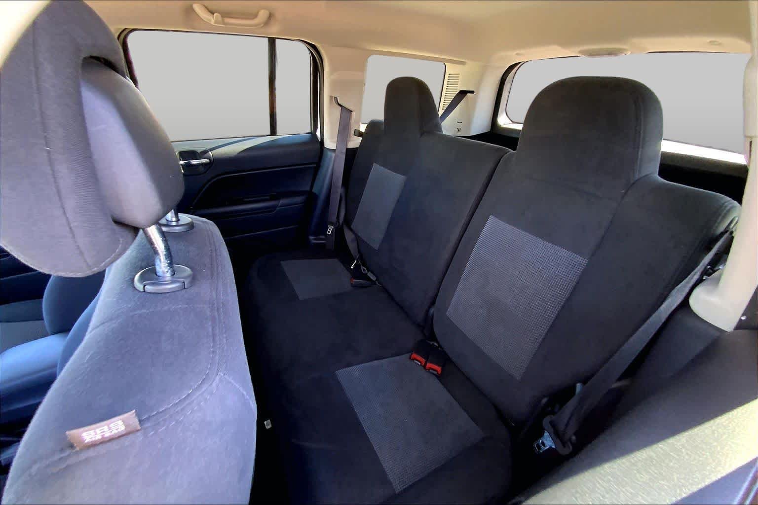 Used 2016 Bright White Clearcoat Jeep Sport image 21