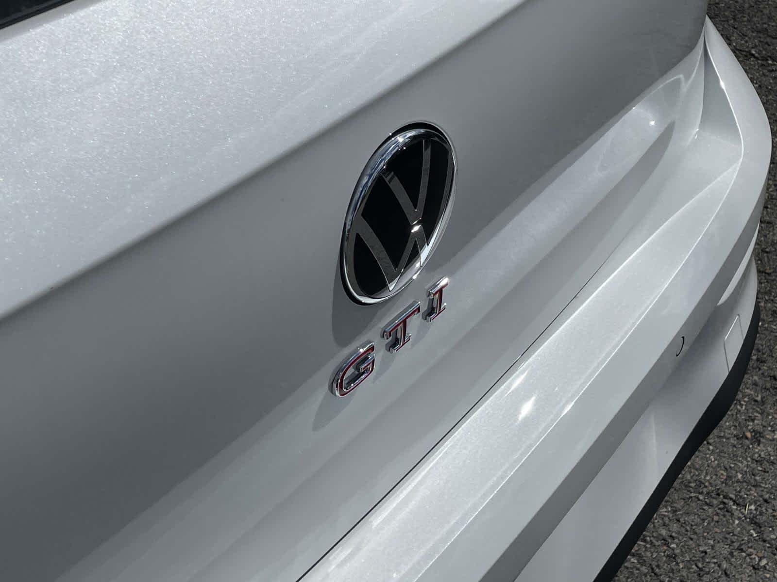 New 2026 Opal White Pearl Volkswagen Autobahn image 10