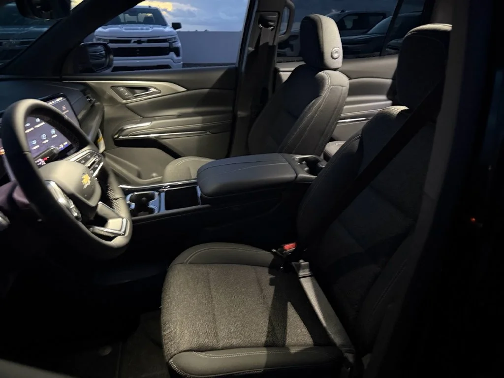 New 2027 Mosaic Black Metallic Chevrolet LT image 10