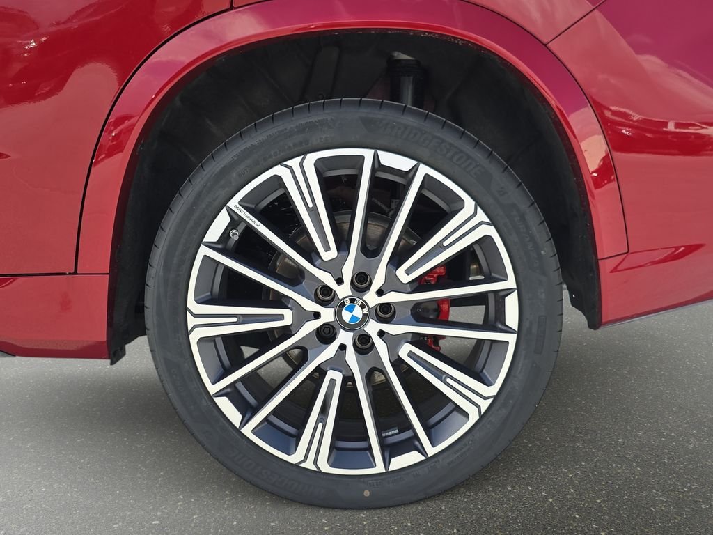New 2026 Vegas Red Metallic BMW xDrive28i image 21