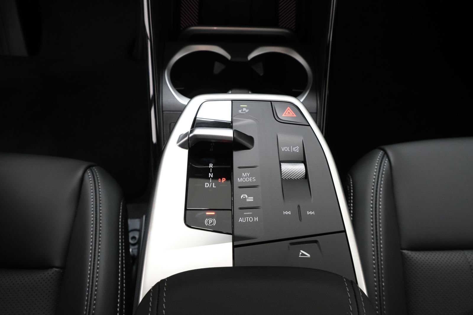 New 2026 Mineral White Metallic BMW xDrive28i image 21