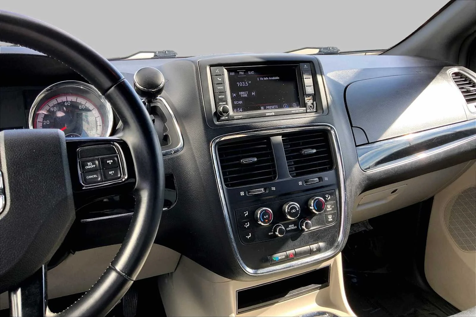 Pre-Owned 2019 Dodge Grand Caravan SXT