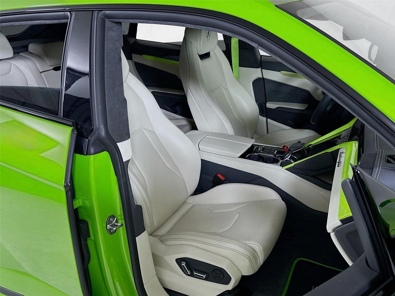 2022 Lamborghini Urus Pearl Capsule - Photo 33