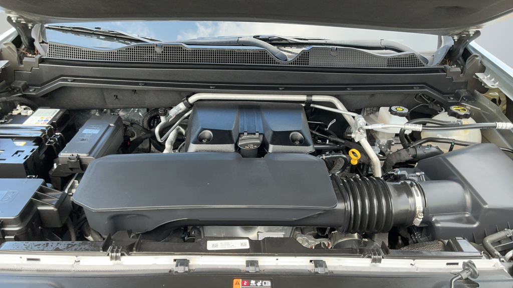 Used 2025 Gray Chevrolet Z71 image 25