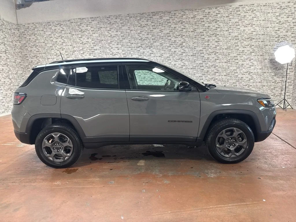 Used 2022 Gray Jeep Trailhawk image 8