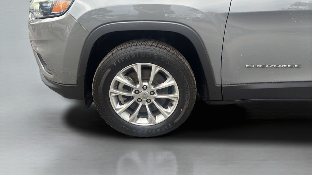 Used 2022 Gray Jeep Latitude Lux image 24