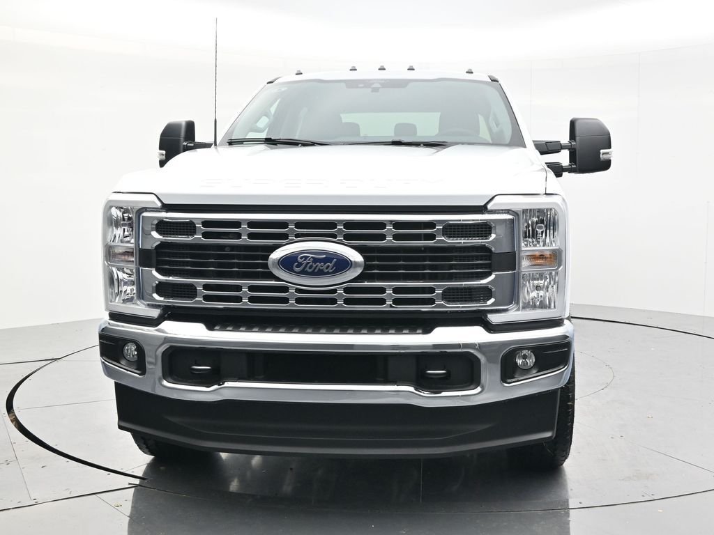 New 2026 Oxford White Ford F-250® XLT image 2