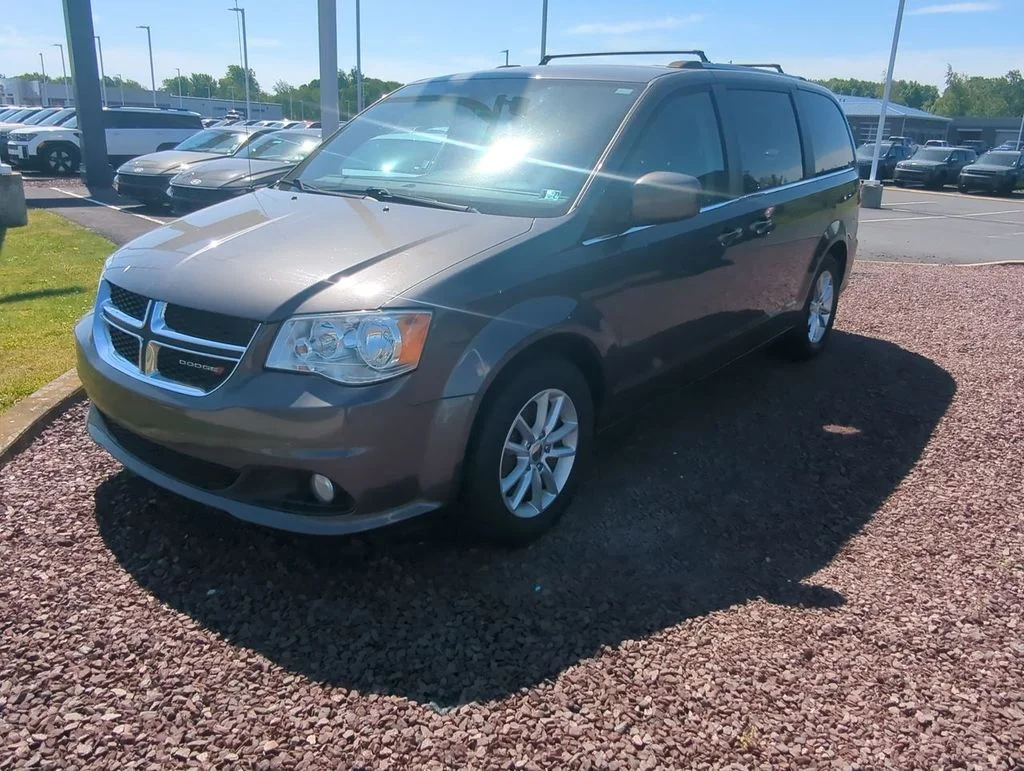 Used 2019 Gray Dodge SXT image 4