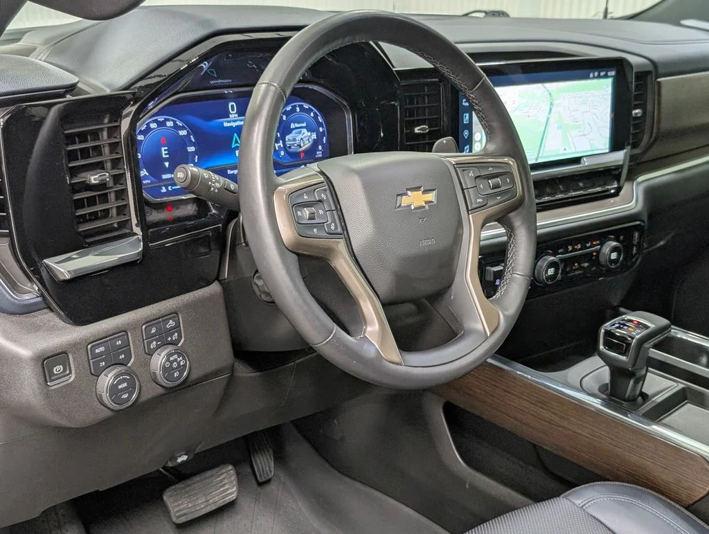 Certified Used 2022 Iridescent Pearl Tricoat Chevrolet High Country image 12