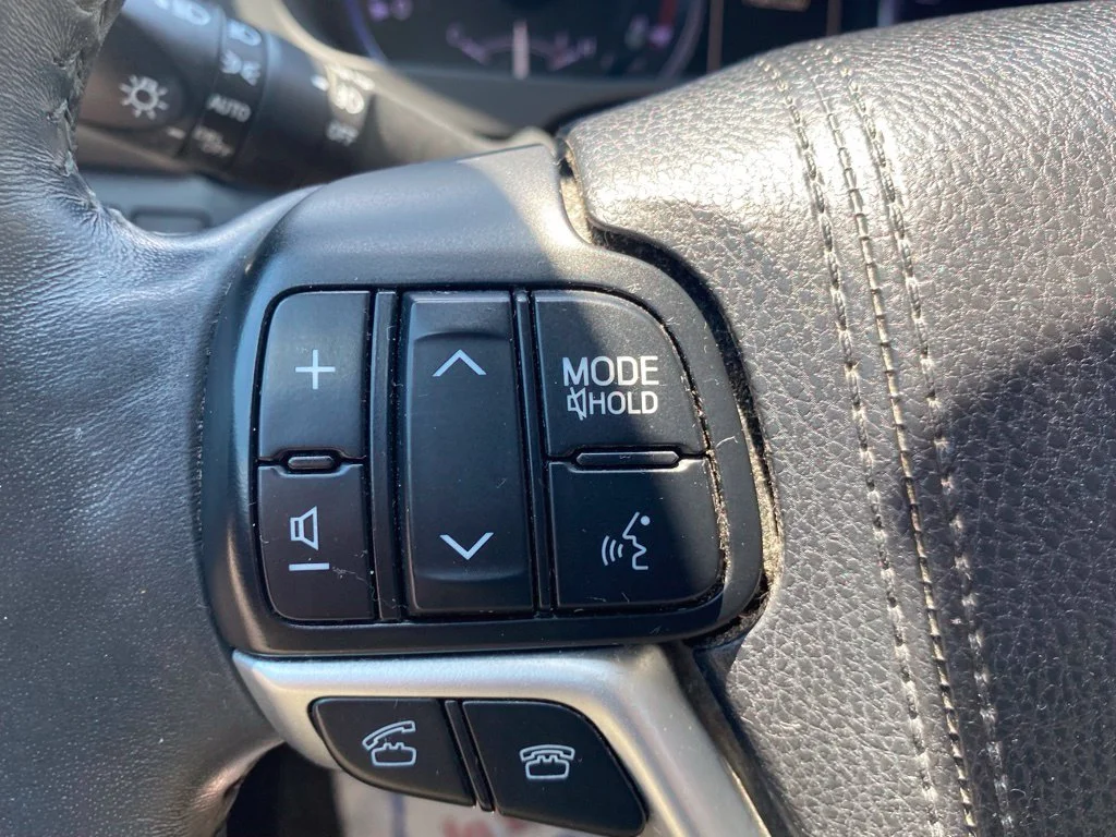 Used 2016 White Toyota Limited Platinum V6 image 28