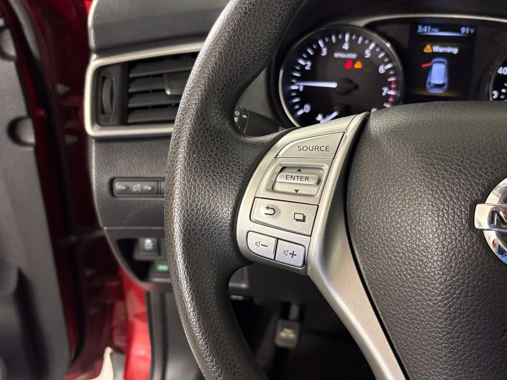 Used 2016 Red Nissan S image 19