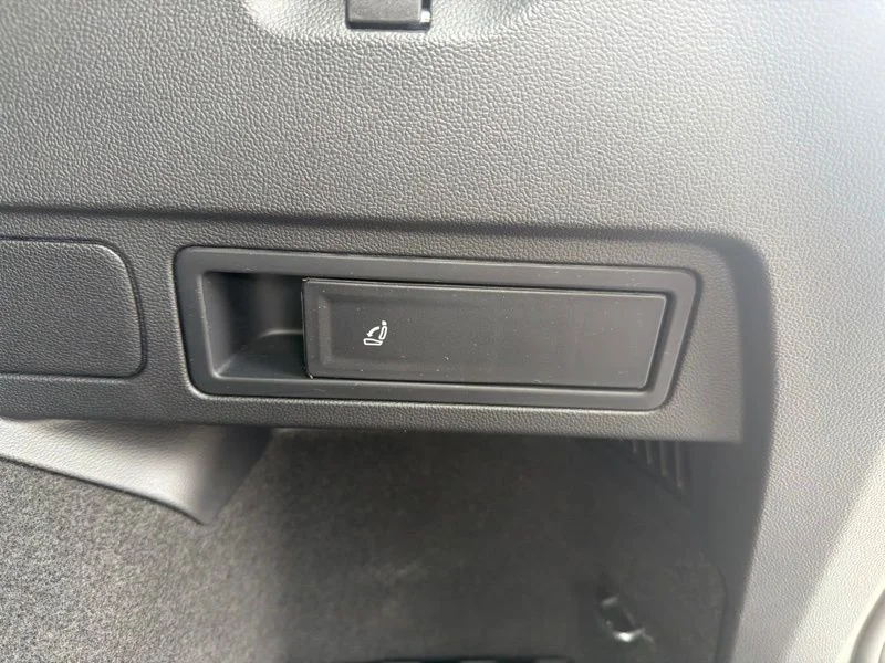 Certified Used 2024  Volkswagen 2.0T SE image 15
