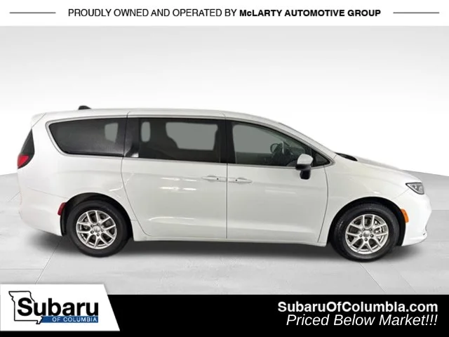 Used 2023 White Chrysler Touring L image 5