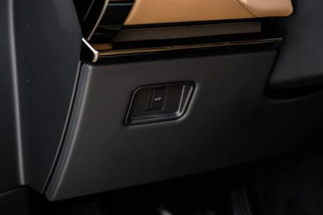 New 2026 Black Land Rover SE image 31