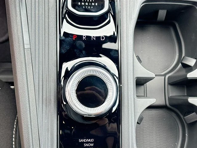 New 2026 Diamond Black Crystal Pearlcoat Jeep Laredo image 12