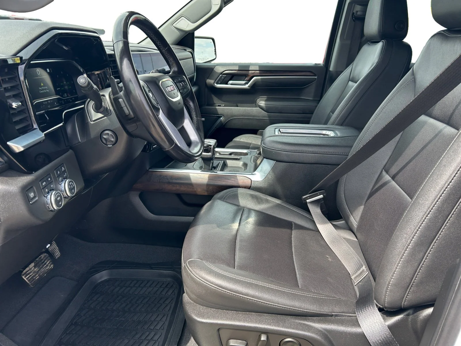 Used 2022 White GMC SLT Crew Cab image 14
