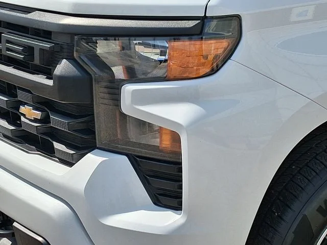 Used 2023 White Chevrolet Custom image 7