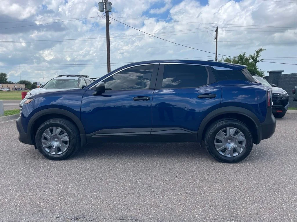 Used 2025 Blue Nissan S image 4