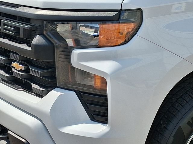Used 2023 White Chevrolet Custom image 7