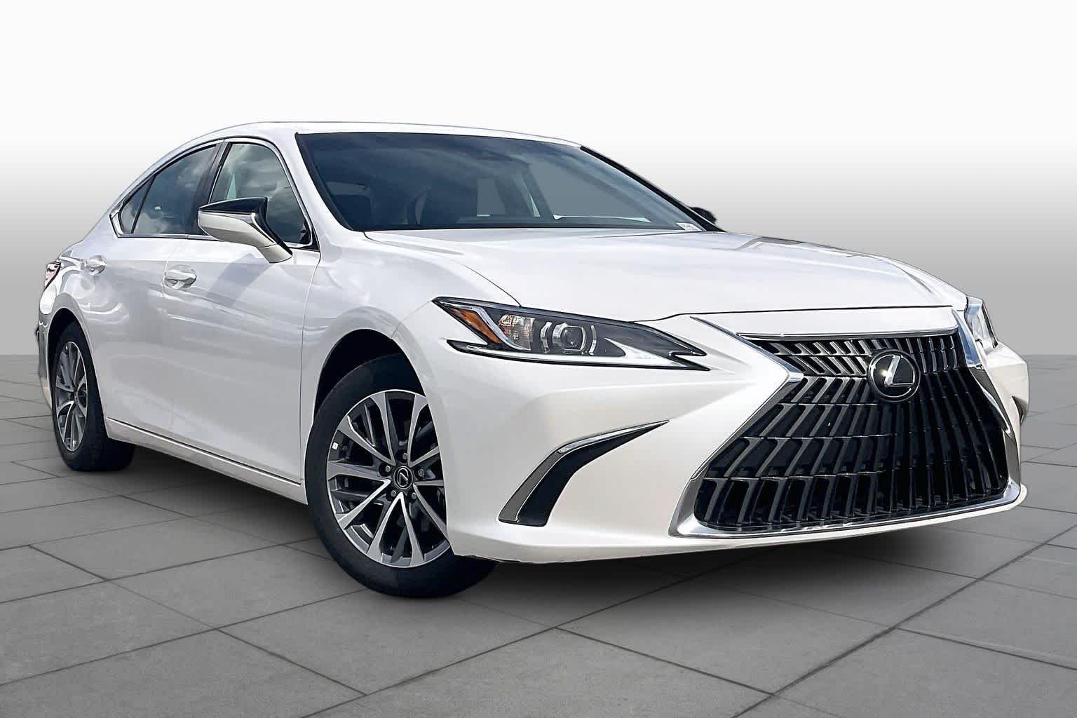 Used 2025 Eminent White Pearl Lexus  image 3