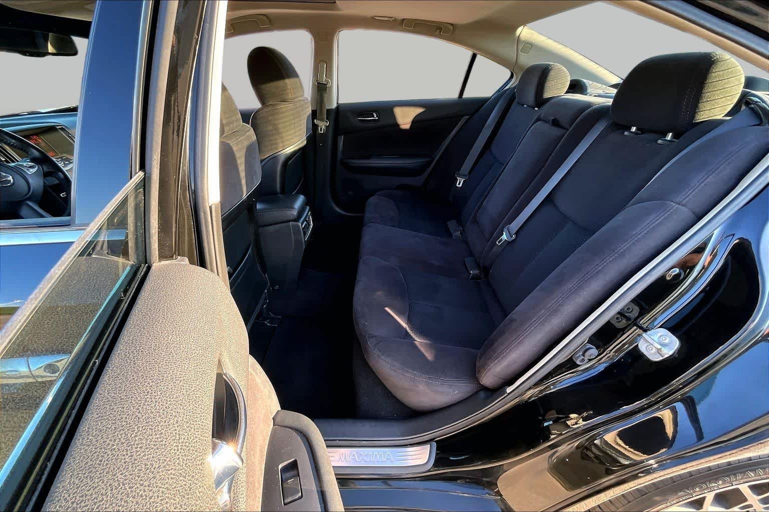 Used 2011 Super Black Nissan 3.5 S image 18