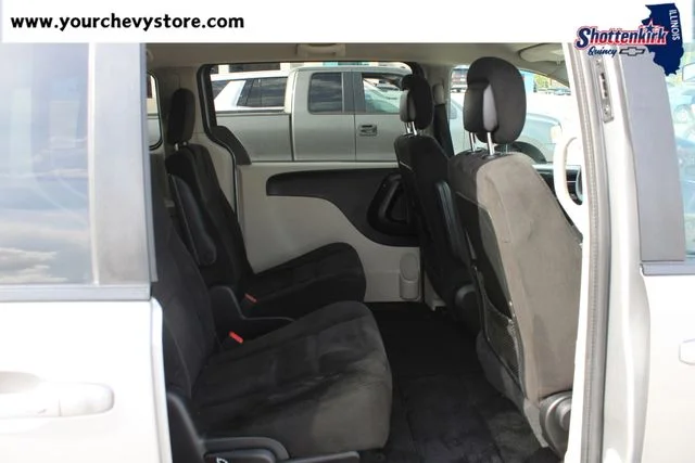 Used 2016 Silver Dodge SXT image 14
