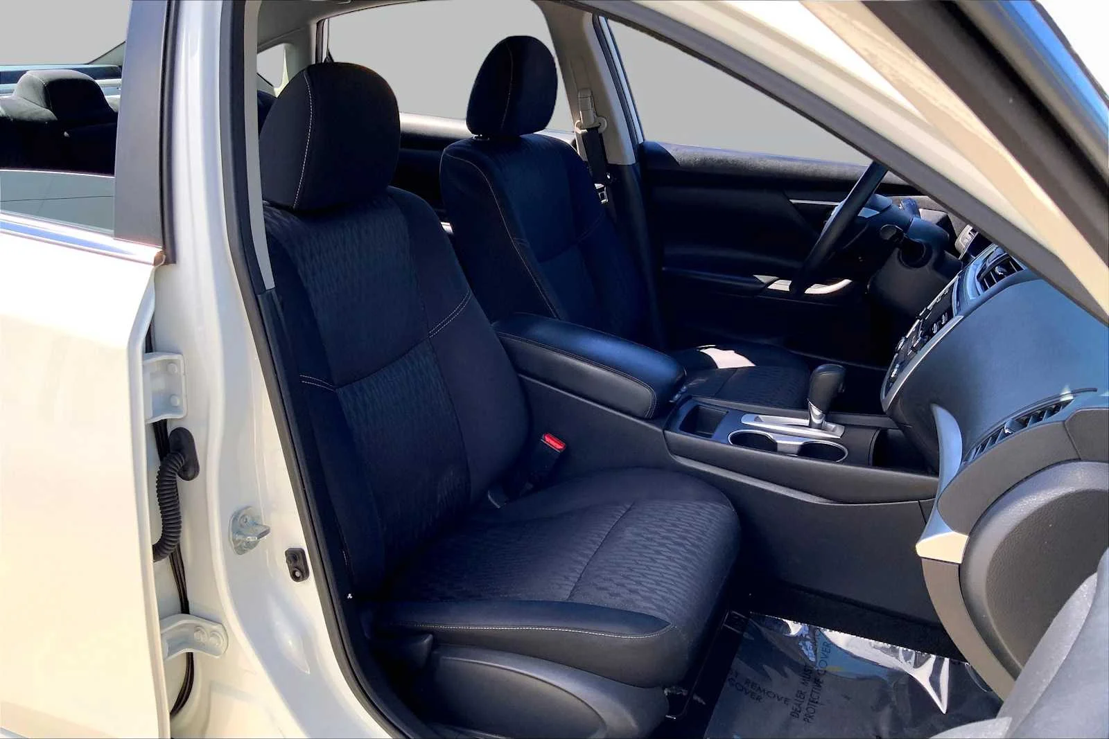 Used 2018 Glacier White Nissan 2.5 S image 8