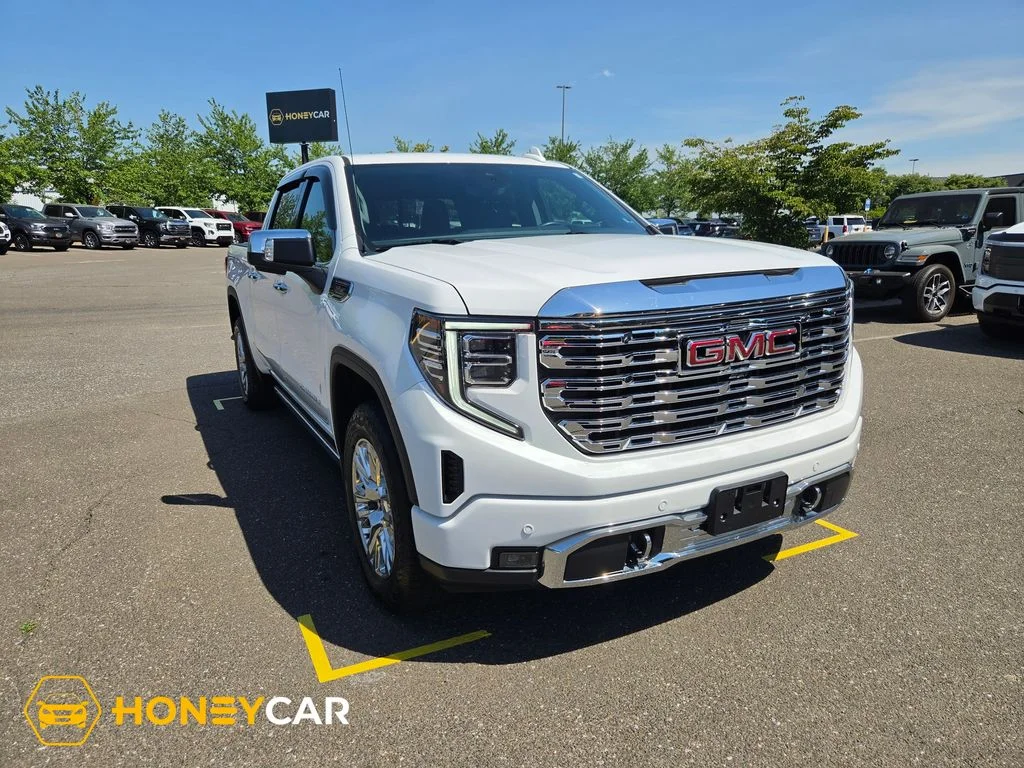 Used 2023 White GMC Denali image 1