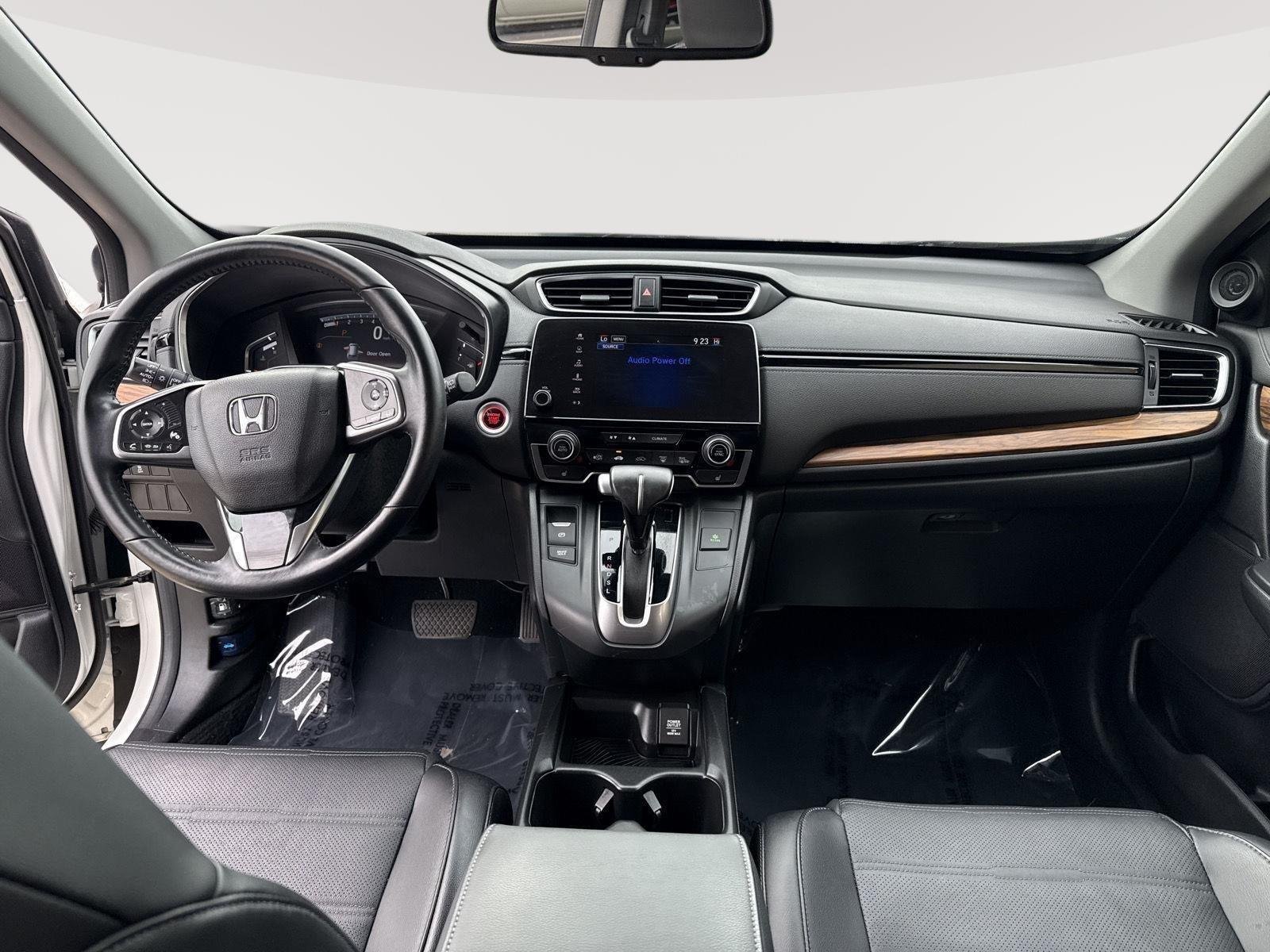 Used 2018 White Diamond Pearl Honda Touring image 27