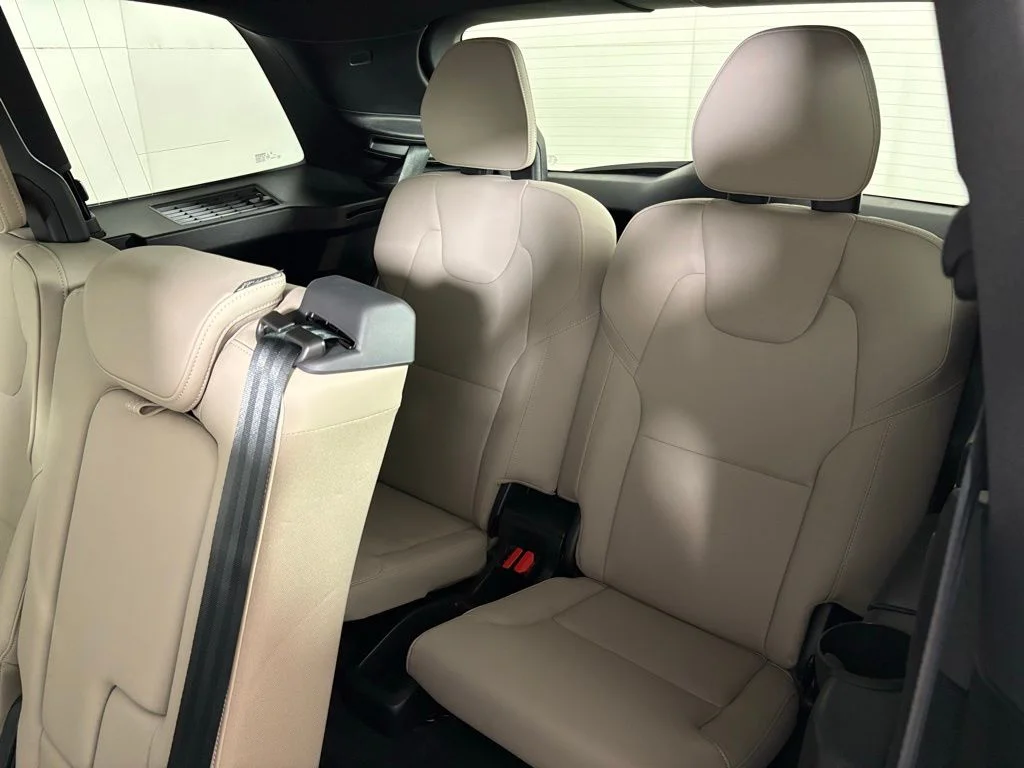 New 2026 White Volvo T8 Plus image 38