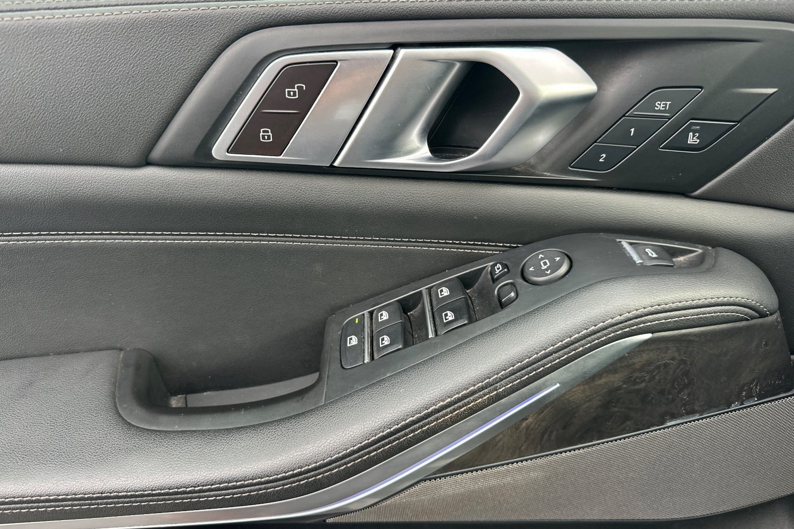 Used 2024 Skyscraper Grey Metallic BMW xDrive40i image 10