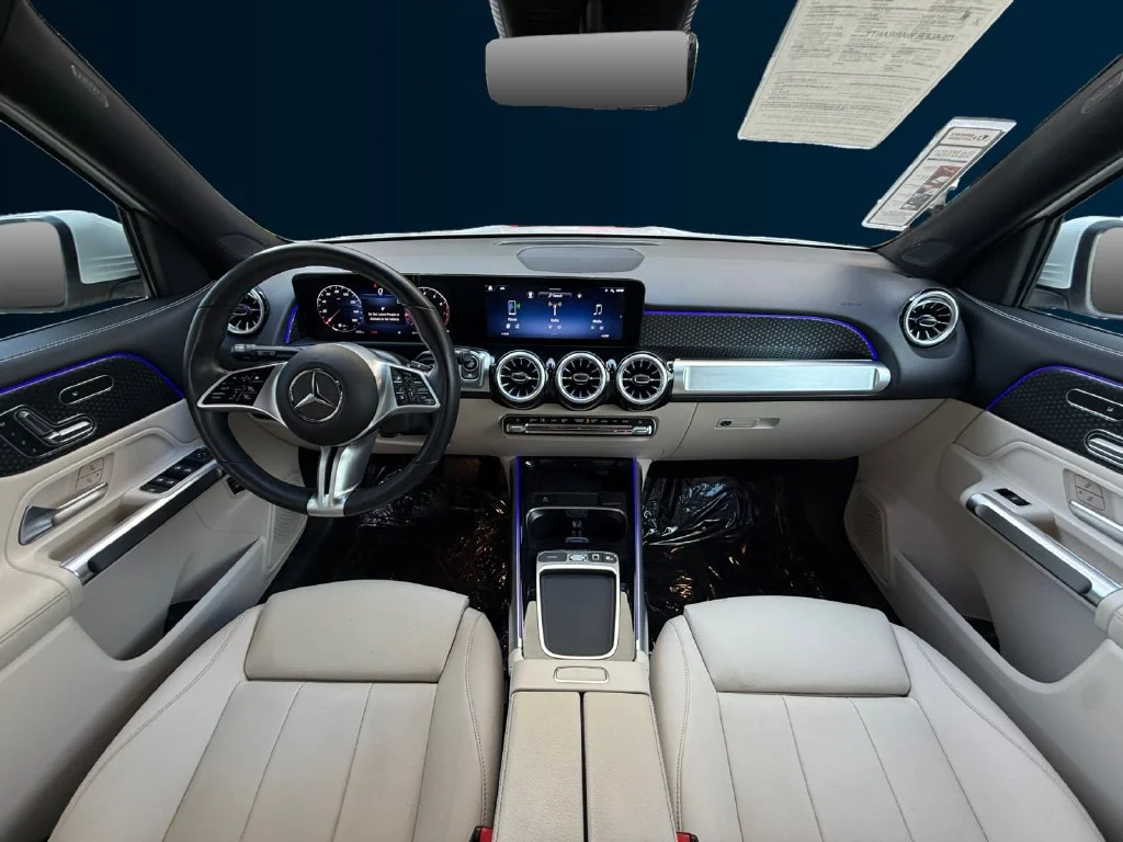Used 2025  Mercedes-Benz GLB 250 image 12