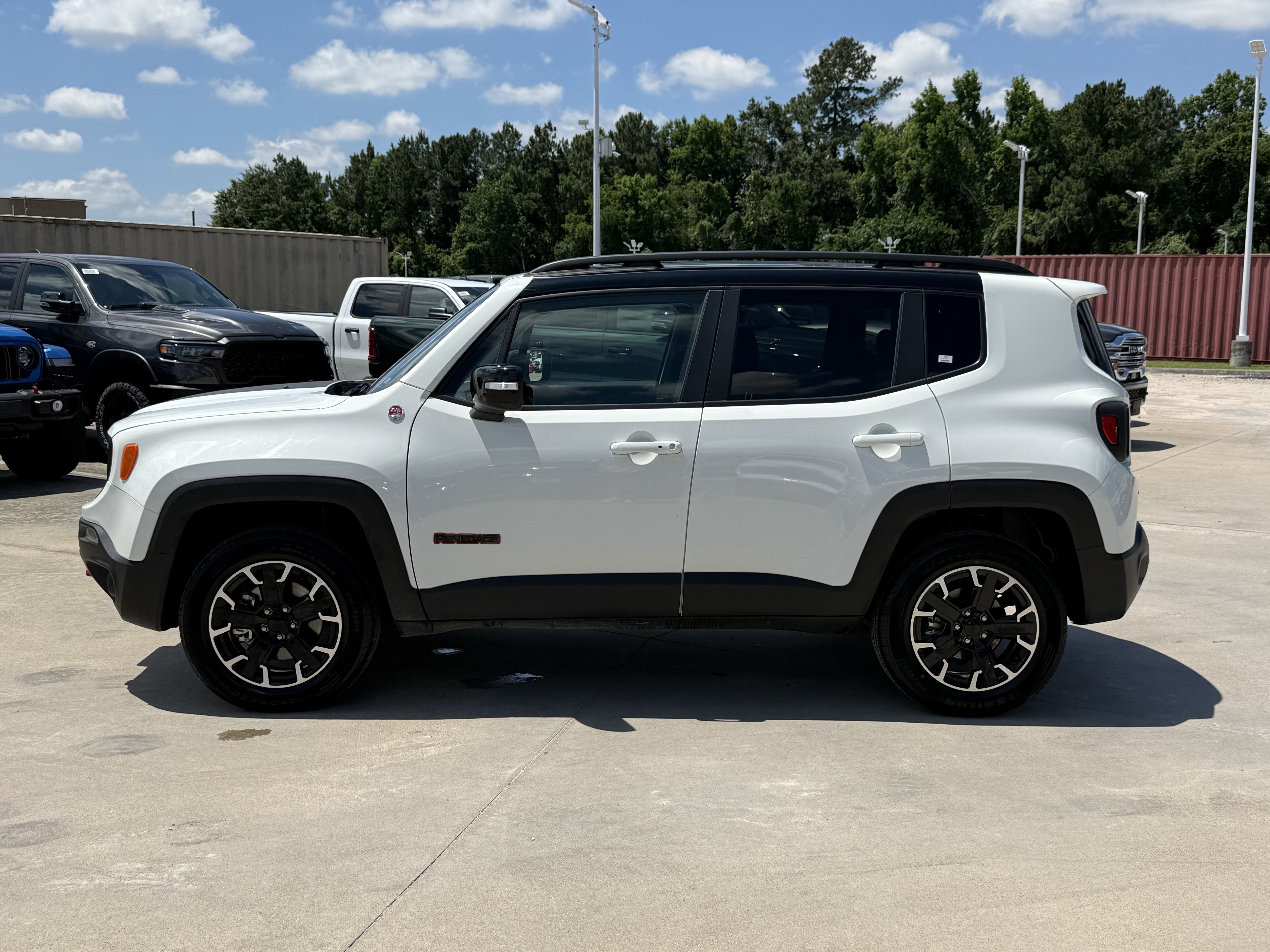 Used 2023 Alpine White Clearcoat Jeep Trailhawk image 7