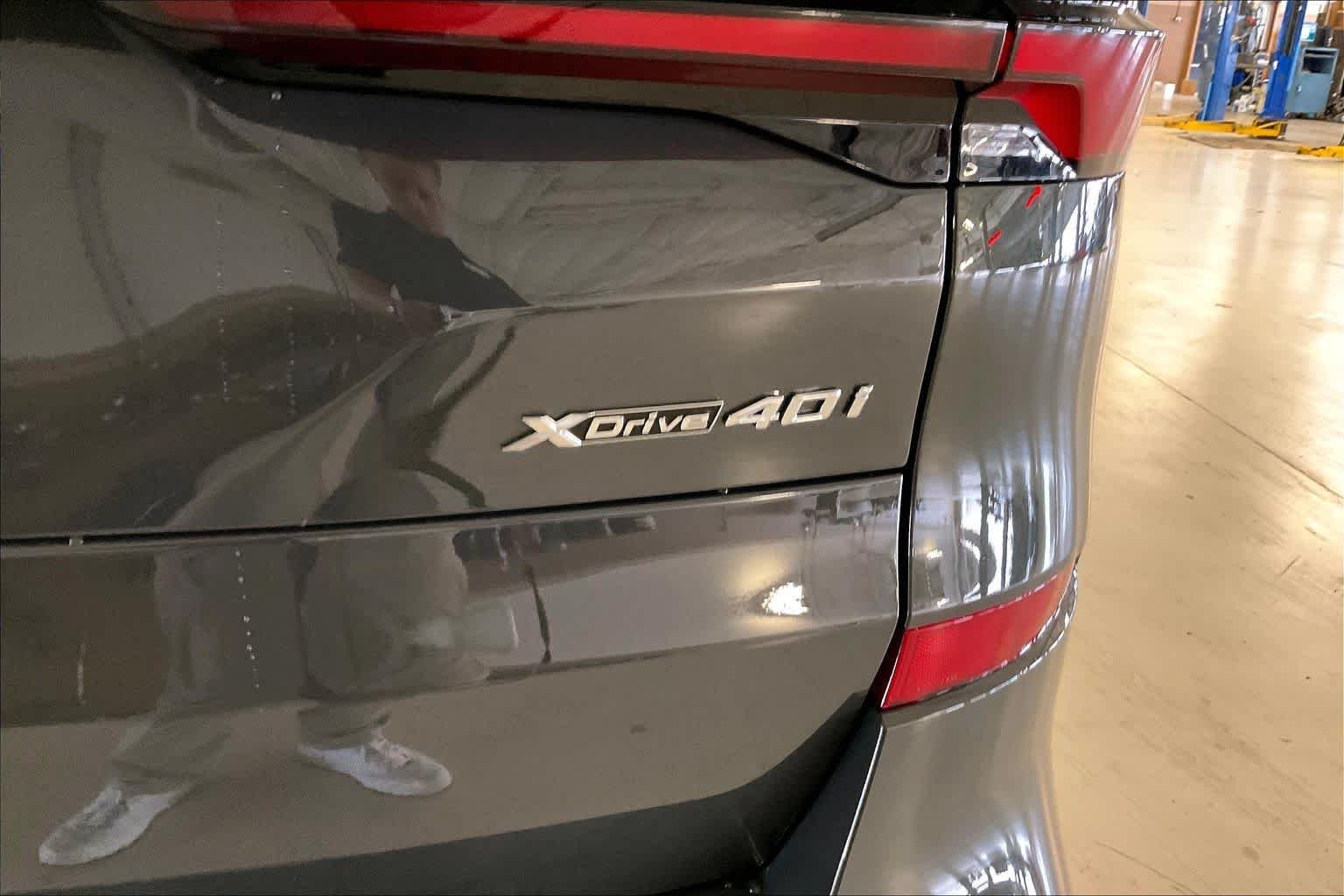 New 2026 Dravit Grey Metallic BMW xDrive40i image 15
