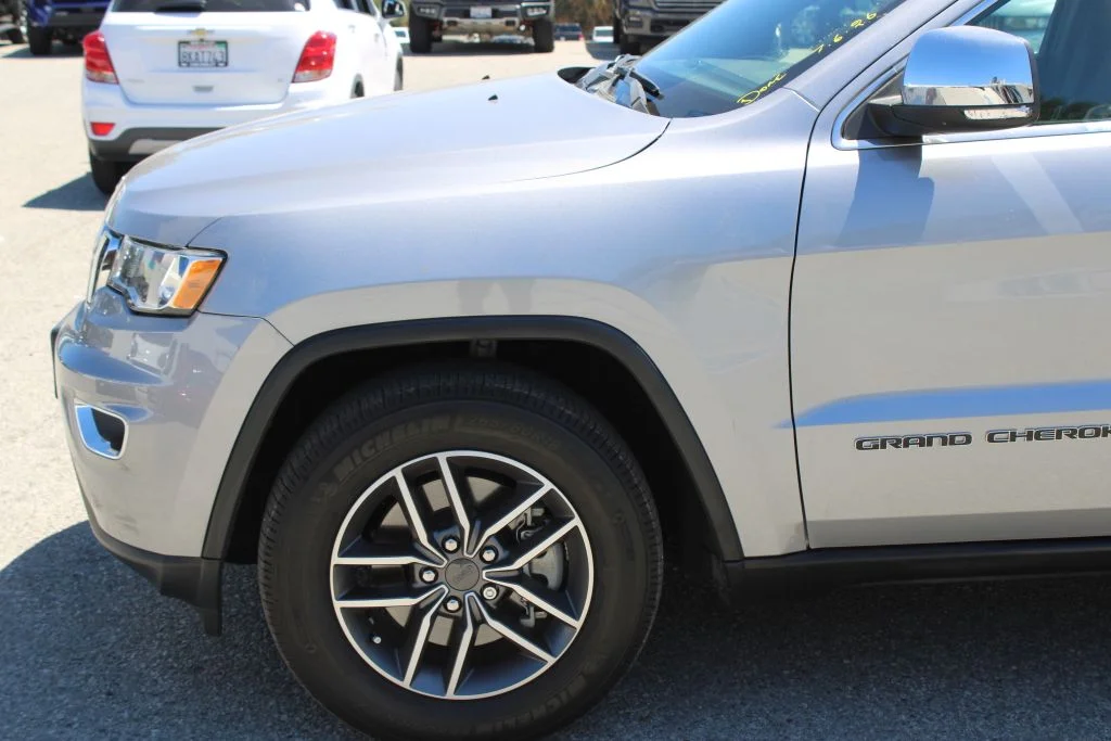 Used 2021 Silver Jeep Limited image 7