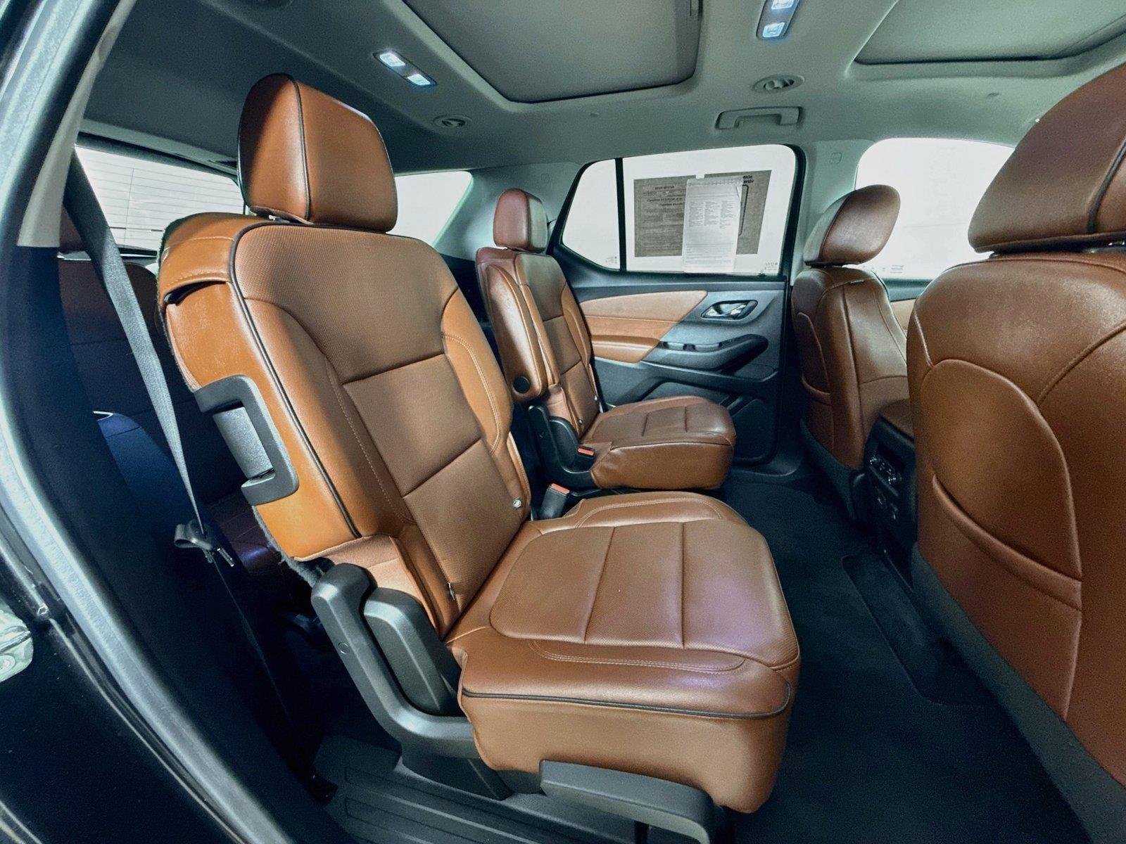 Used 2020 MOSAIC BLACK METALLIC Chevrolet High Country image 31