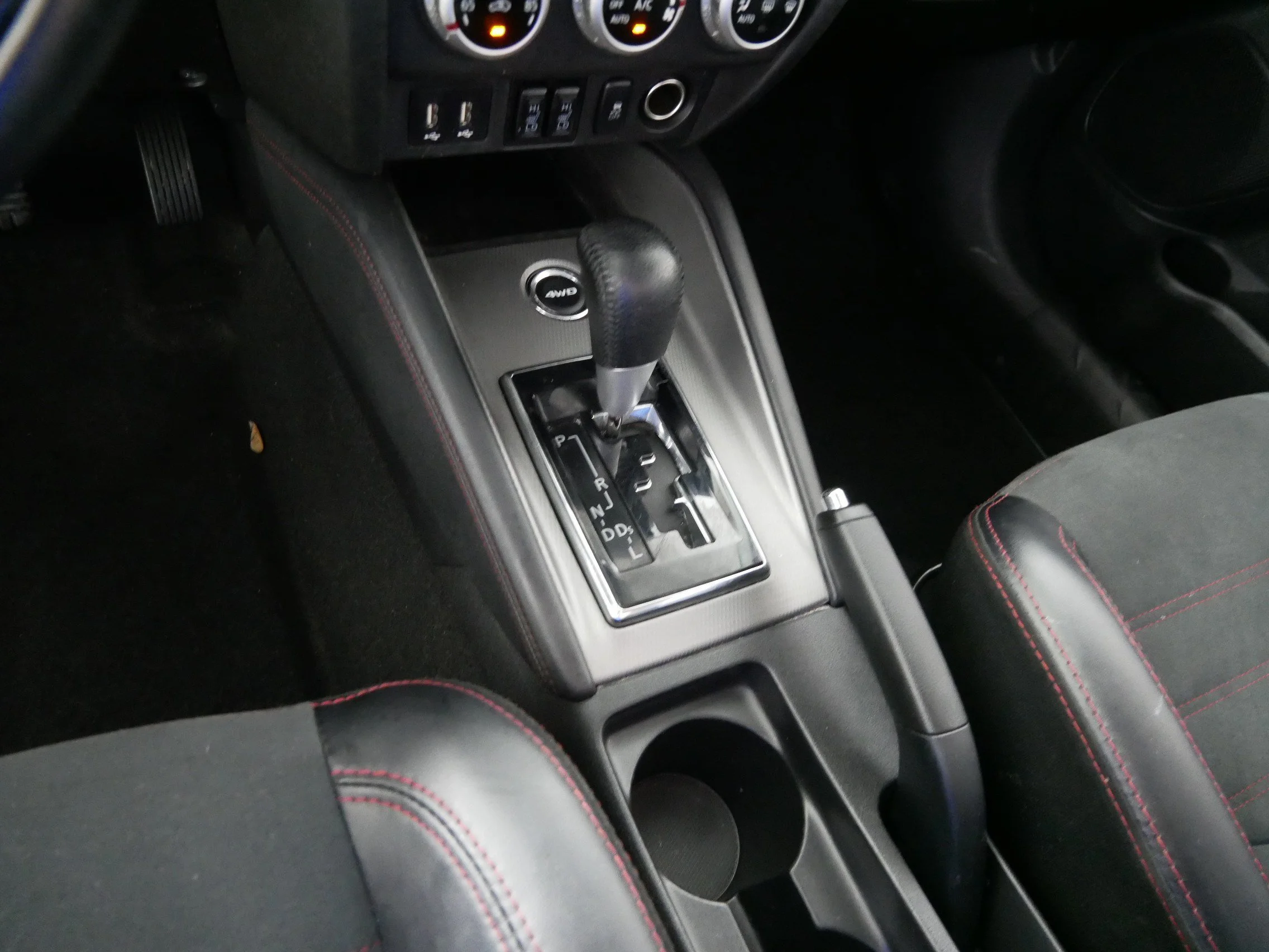 Used 2024 Labrador Black Pearl Mitsubishi SE image 24