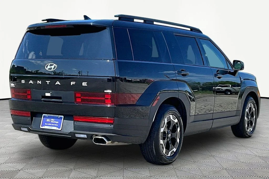 Used 2026 Phantom Black Hyundai SEL image 2