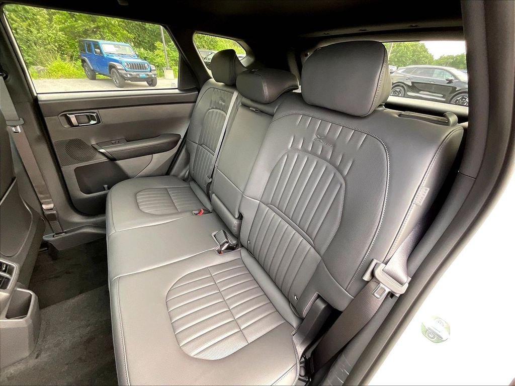 New 2027 Snow White Pearl Kia X-Line image 15