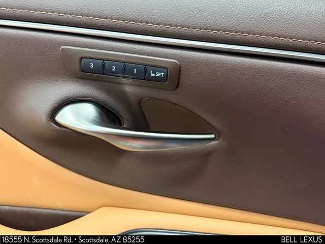 Used 2019 Red Lexus 300h image 17