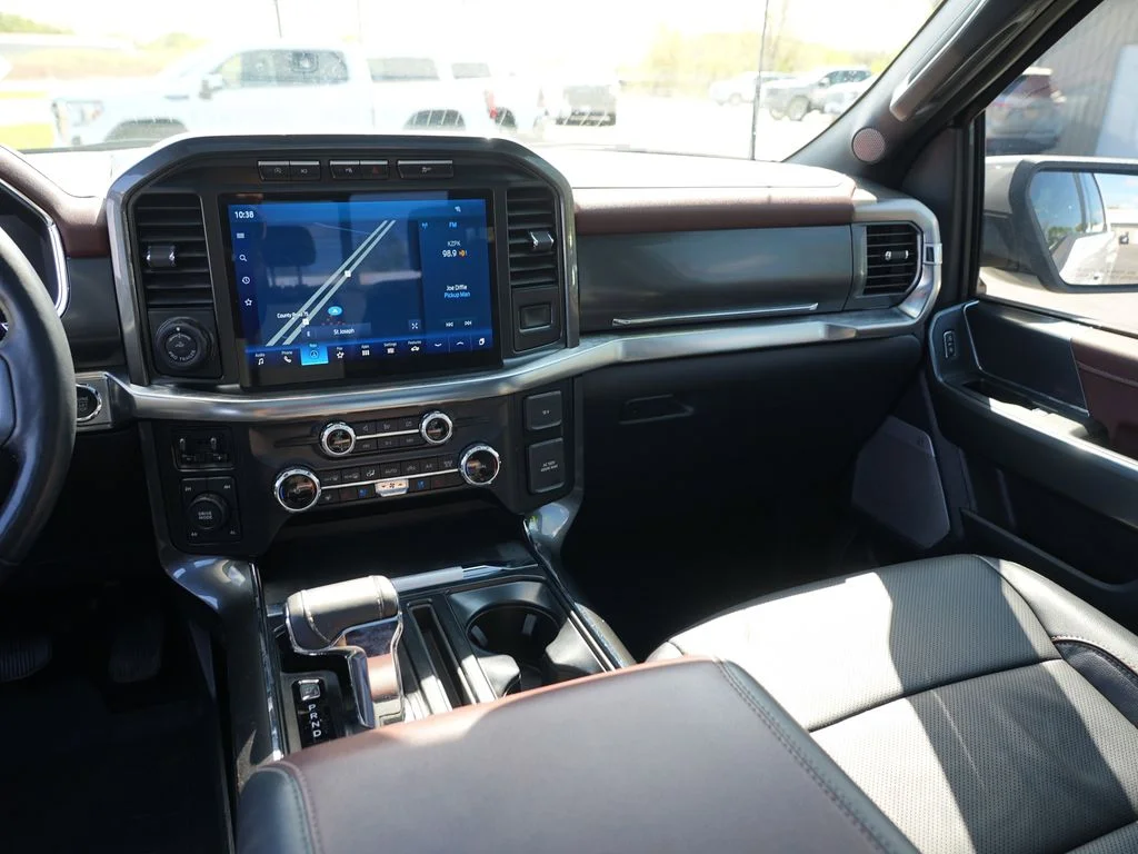Used 2023  Ford Lariat image 21