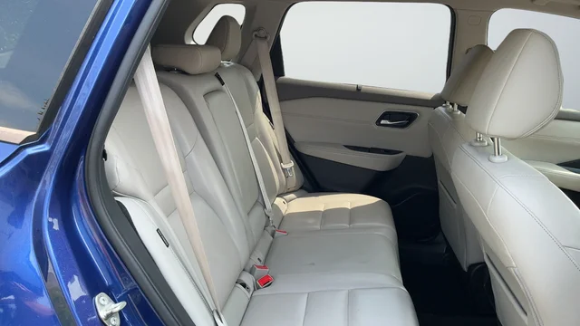Used 2021 Blue Nissan SL image 22