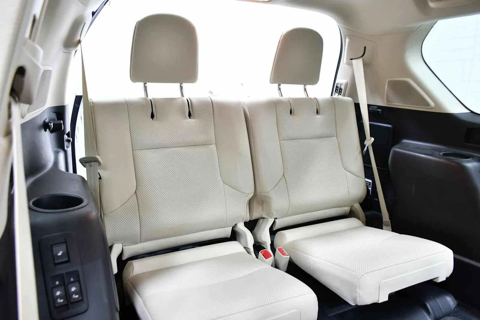 Used 2022 Starfire Pearl Lexus Luxury image 28