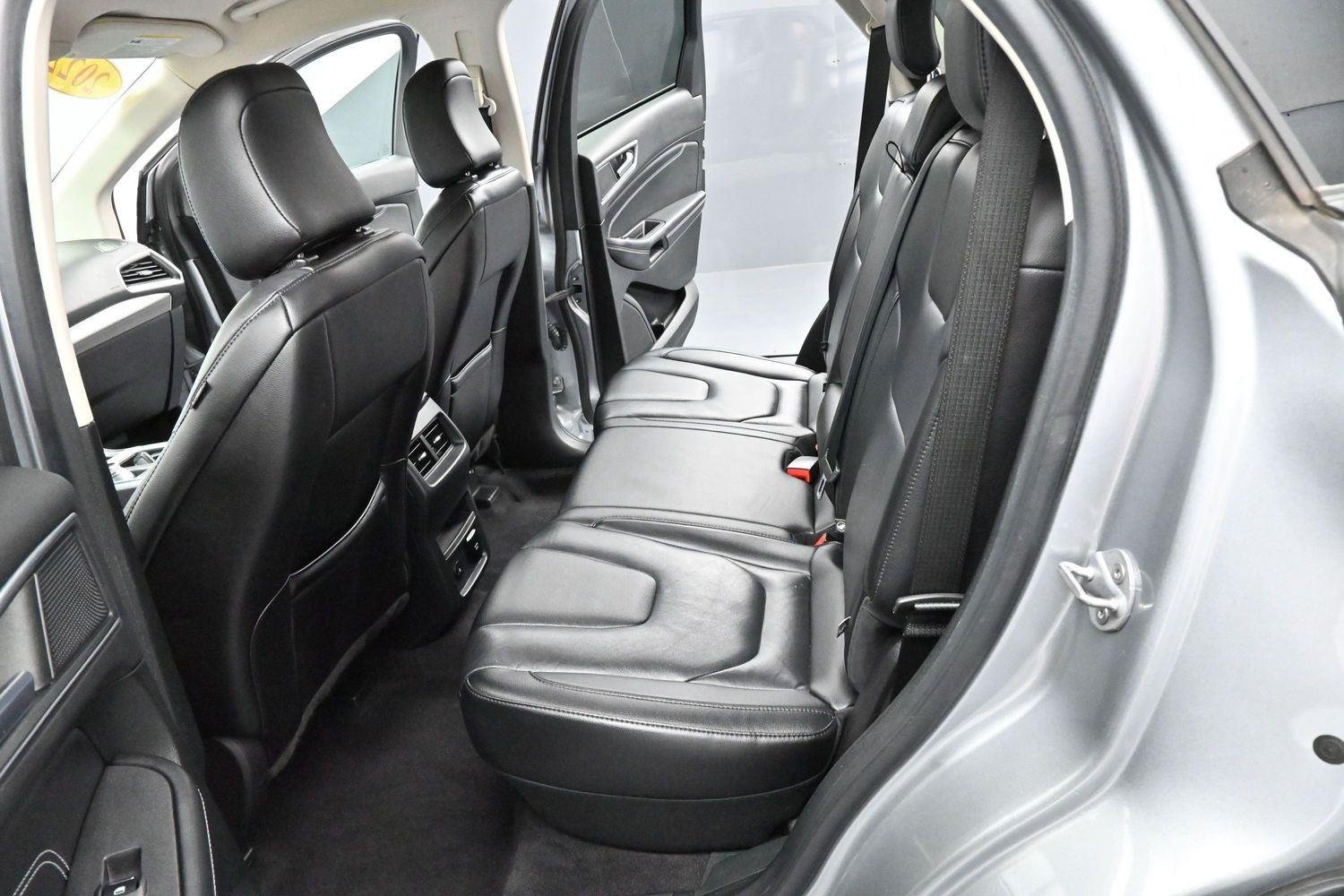 Used 2022 Iconic Silver Ford Titanium image 32