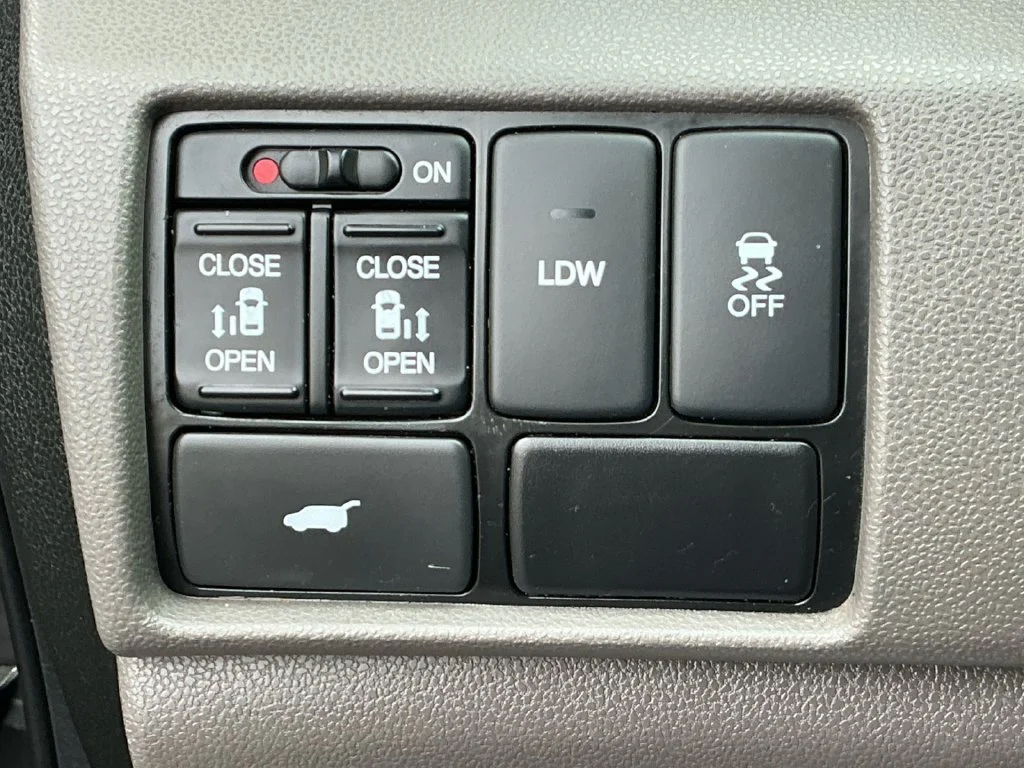 Used 2014 Silver Honda EX-L image 25