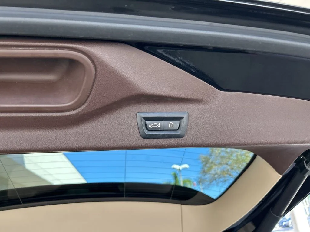 Used 2019 Black BMW xDrive40i image 46
